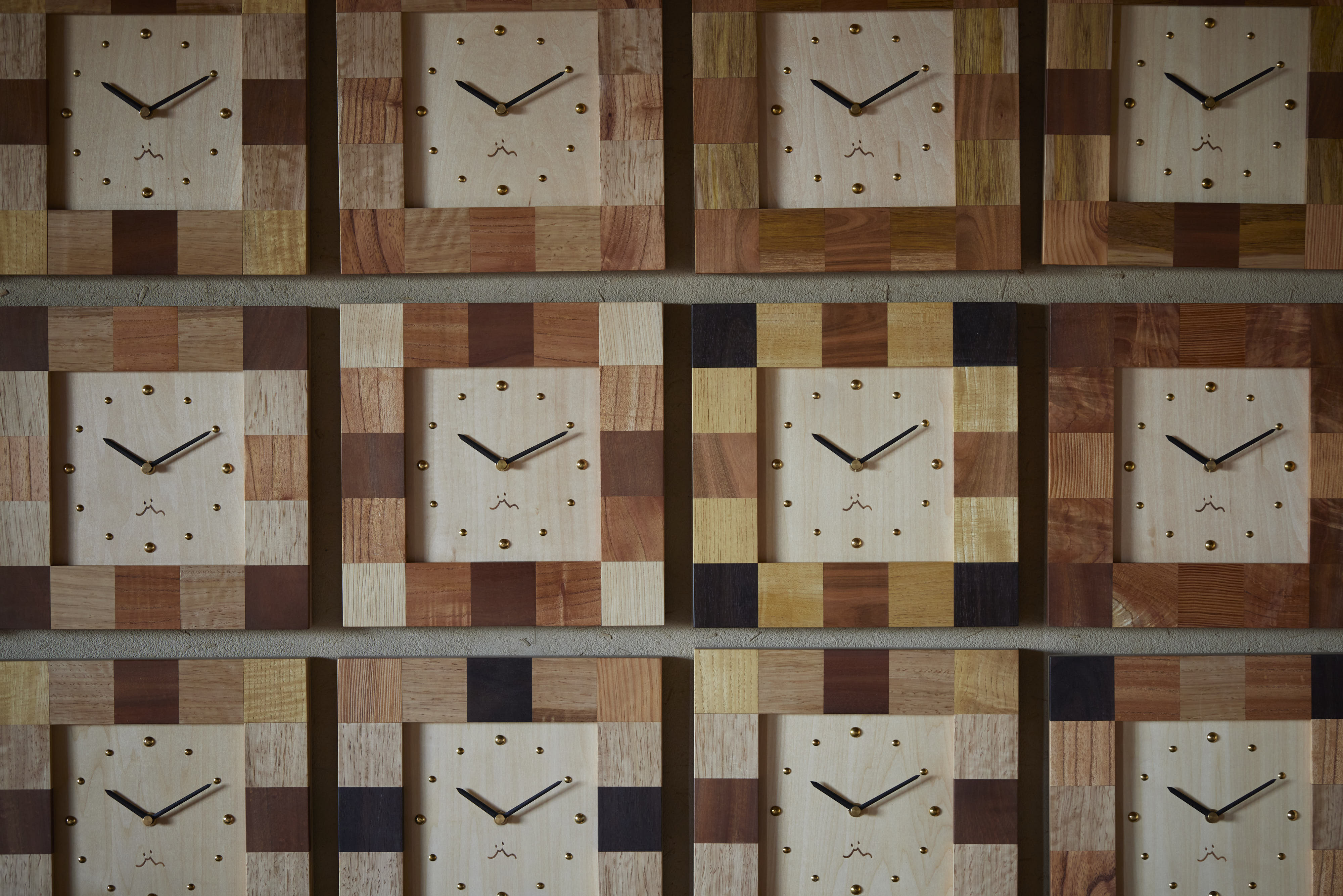 ロウロウマウンテンワークス壁掛け時計WOODEN CLOCKSQEARE